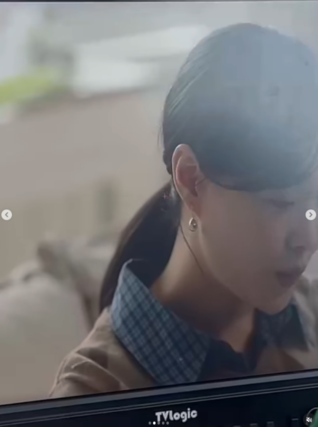 송지은 wearing ES179E